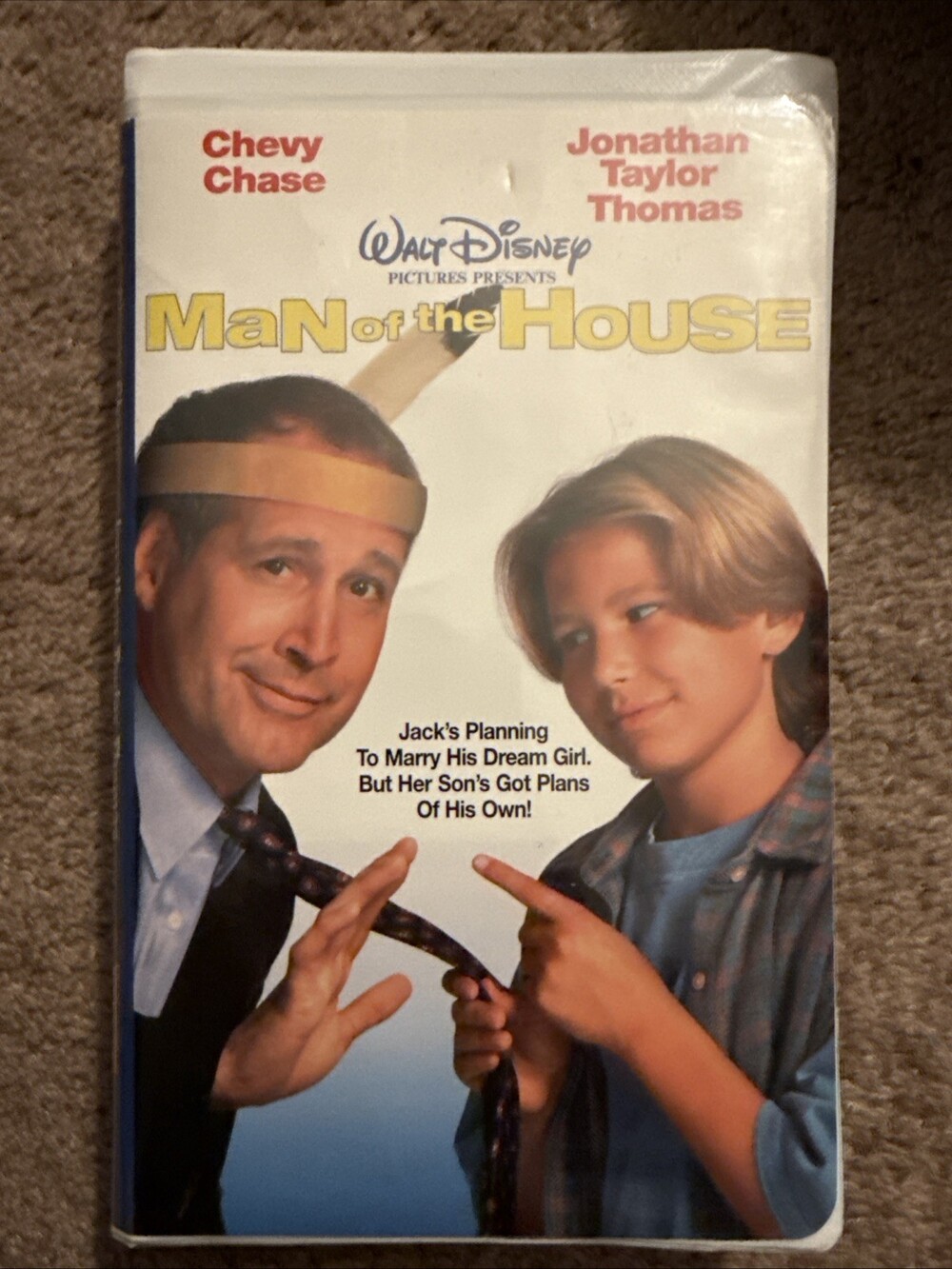 Man of the House (VHS, 1996, Clam Shell) Chevy Chase